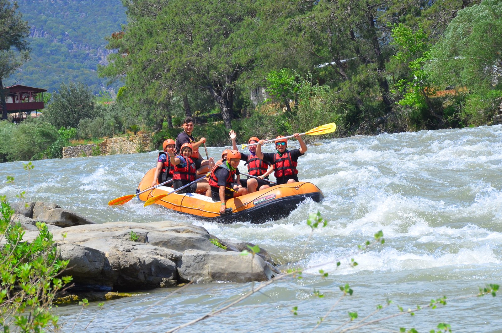 12 Km Rafting Turu